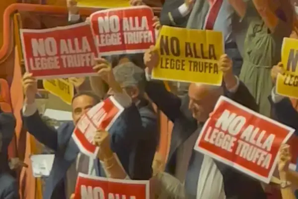 Electoral law, Senate approval with 113 yes votes. The opposition protests in the Chamber: «Law ...
