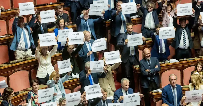 The majority celebrates the approval of the Lisei amendment with signs on the occasion of the review of provisions regarding electoral law. Senate, Rome, Thursday September 10 2026. (Photo by Mauro Scrobogna / LaPresse)  The majority celebrates the approval of the Lisei amendment with signs on the occasion of the review of provisions regarding electoral law. Senate, Rome, Thursday September 10 2026. (Photo by Mauro Scrobogna / LaPresse) LAPRESSE