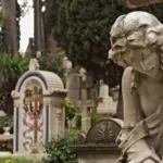 Tragedy in Rieti: boulder detaches and crushes funeral procession, one woman loses her life