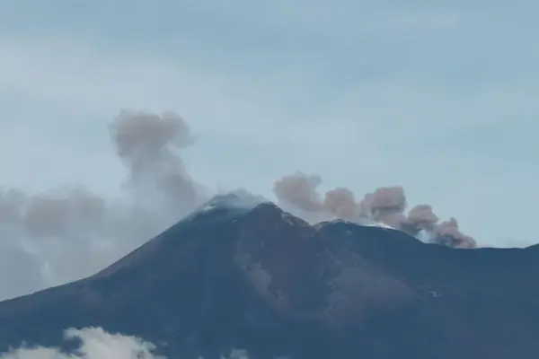 Ash emission from Etna, arrivals suspended at Catania airport