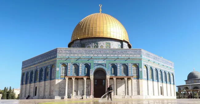 A member of the Islamic Waqf cleans the area in front of the Dome of the Rock, in the Al-Aqsa complex, in Jerusalem, September 13, 2026. REUTERS/Sinan Abu Mayzer