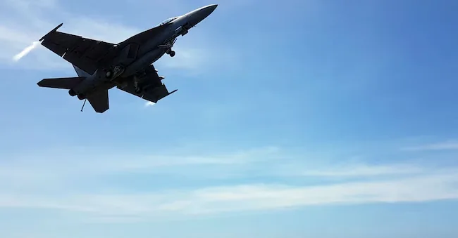 An F18 fighter jet takes off from the USS Theodore Roosevelt deck as the ship crosses the South China Sea, April 10, 2018. REUTERS/Karen Lema/REUTERS archive photo