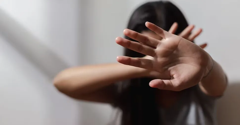 Violence against women: 3 million Italian women victims of abuse before the age of 16
