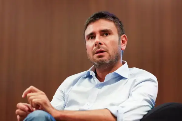 Di Battista left from Cuba, returning to Rome tomorrow