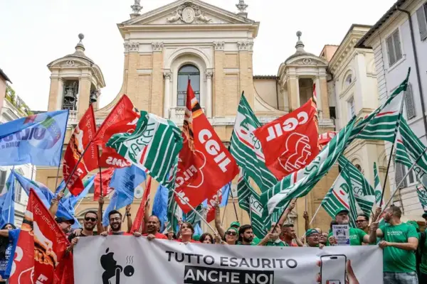 Apple, strike of Italian stores on the day of the iPhone 18 launch
