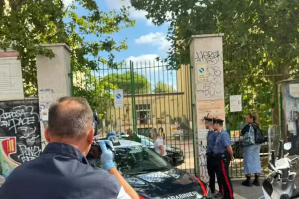 Violence at school, in Rome 13-year-old student stabs teacher