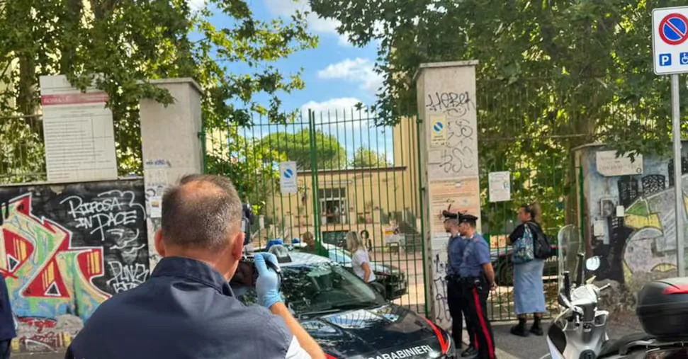 Violence at school, in Rome 13-year-old student stabs teacher