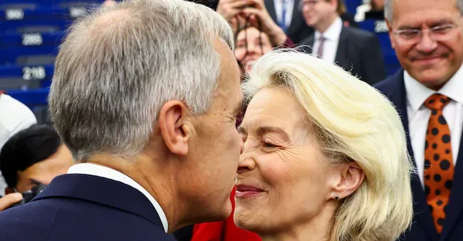 European Commission President Ursula von der Leyen greets Canadian Prime Minister Mark Carney ahead of his address at the European Parliament, in Strasbourg, France, September 17, 2026. REUTERS/Yves Herman REUTERS