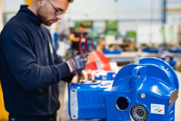 Mechanics, Stm accelerates in the English market