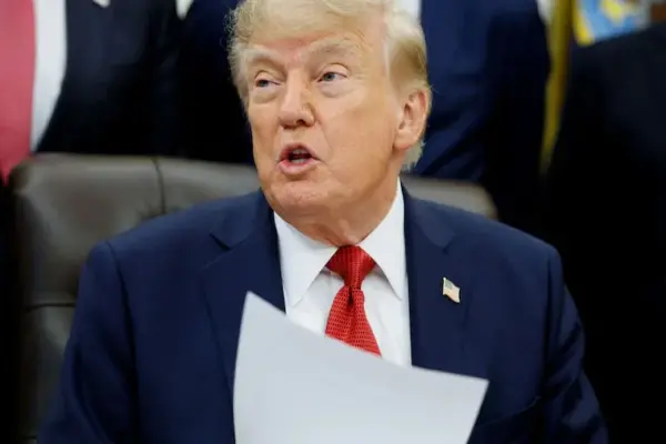 Trump declares war on CNN: "Banned from the White House"