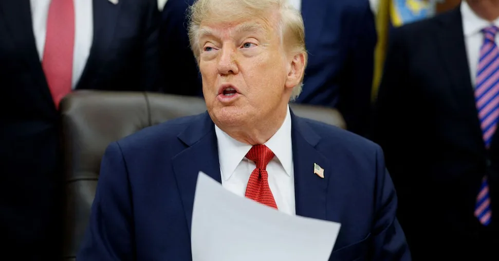 Trump declares war on CNN: "Banned from the White House"