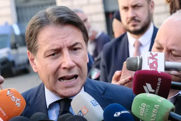 M5S, Conte: no to arms and rearmament. And he relaunches the negotiation shift on Ukraine: «The Europeans ...