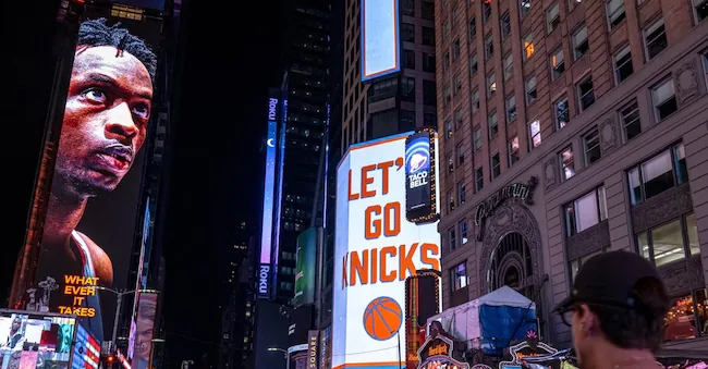epaselect epa13035903 A giant screen in Times Square shows Knicks player OG Anunoby, during the fifth game of the NBA finals between the New York Knicks and the San Antonio Spurs, as part of one of the many events organized throughout the city to follow the game, in New York, New York, USA, June 13, 2026. EPA/LAURA BRETT EPA